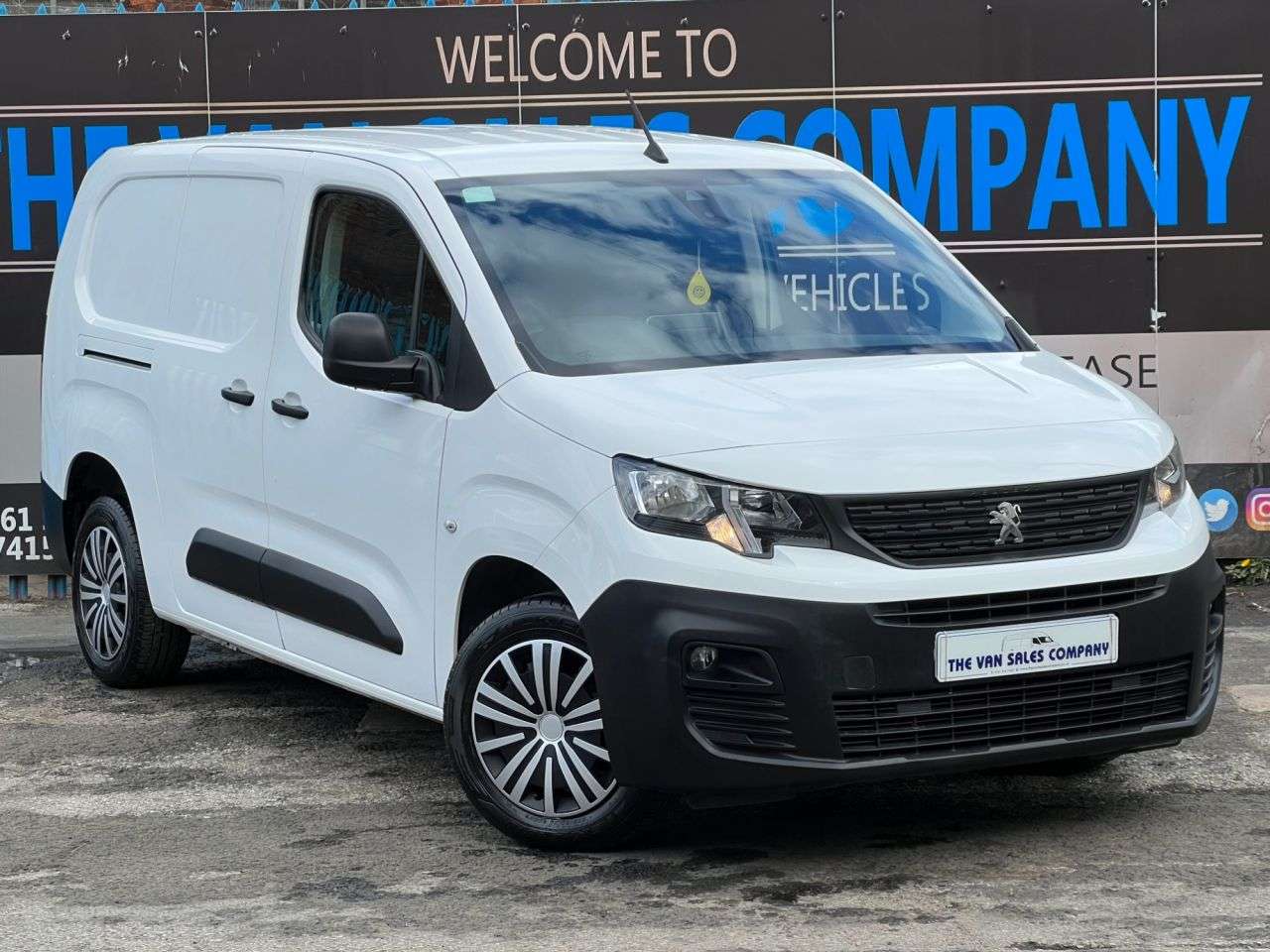 A 2021 PEUGEOT PARTNER 1.5 BLUE E-HDI 950 PROFESSIONAL LONG CREW CAB PANEL VAN 6DR DIESEL MANUAL L A 2021 PEUGEOT PARTNER 1.5 BLUE E-HDI 950 PROFESSIONAL LONG CREW CAB PANEL VAN 6DR DIESEL MANUAL L