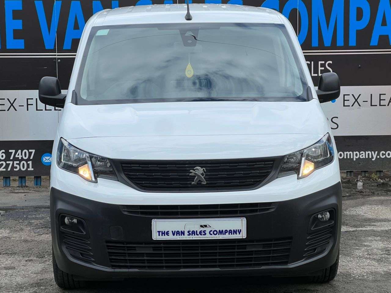 A 2021 PEUGEOT PARTNER 1.5 BLUE E-HDI 950 PROFESSIONAL LONG CREW CAB PANEL VAN 6DR DIESEL MANUAL L A 2021 PEUGEOT PARTNER 1.5 BLUE E-HDI 950 PROFESSIONAL LONG CREW CAB PANEL VAN 6DR DIESEL MANUAL L