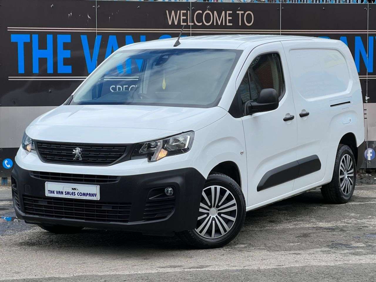 A 2021 PEUGEOT PARTNER 1.5 BLUE E-HDI 950 PROFESSIONAL LONG CREW CAB PANEL VAN 6DR DIESEL MANUAL L A 2021 PEUGEOT PARTNER 1.5 BLUE E-HDI 950 PROFESSIONAL LONG CREW CAB PANEL VAN 6DR DIESEL MANUAL L