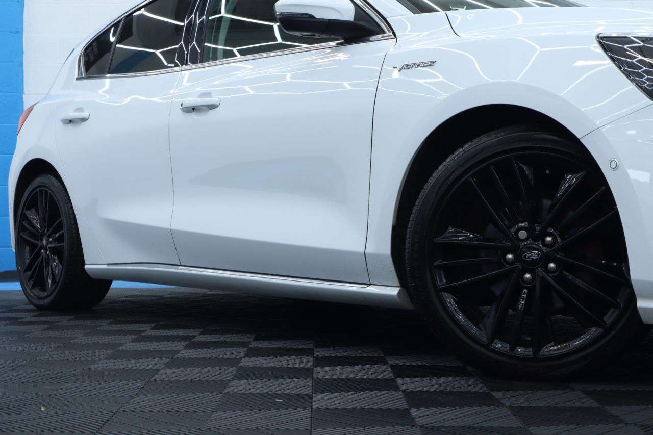 A 2019 FORD FOCUS 1.5 ECOBLUE VIGNALE HATCHBACK 5DR DIESEL AUTOMATIC EURO 6 (S/S) (120 PS) NA A 2019 FORD FOCUS 1.5 ECOBLUE VIGNALE HATCHBACK 5DR DIESEL AUTOMATIC EURO 6 (S/S) (120 PS) NA