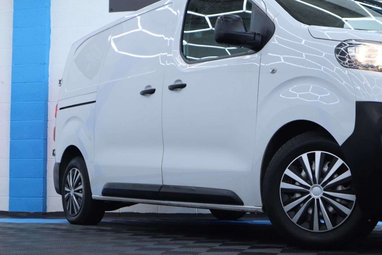 A 2022 PEUGEOT EXPERT 1.5 BLUE E-HDI 1000 PROFESSIONAL PREMIUM STANDARD PANEL VAN 6DR DIESEL MANU A 2022 PEUGEOT EXPERT 1.5 BLUE E-HDI 1000 PROFESSIONAL PREMIUM STANDARD PANEL VAN 6DR DIESEL MANU