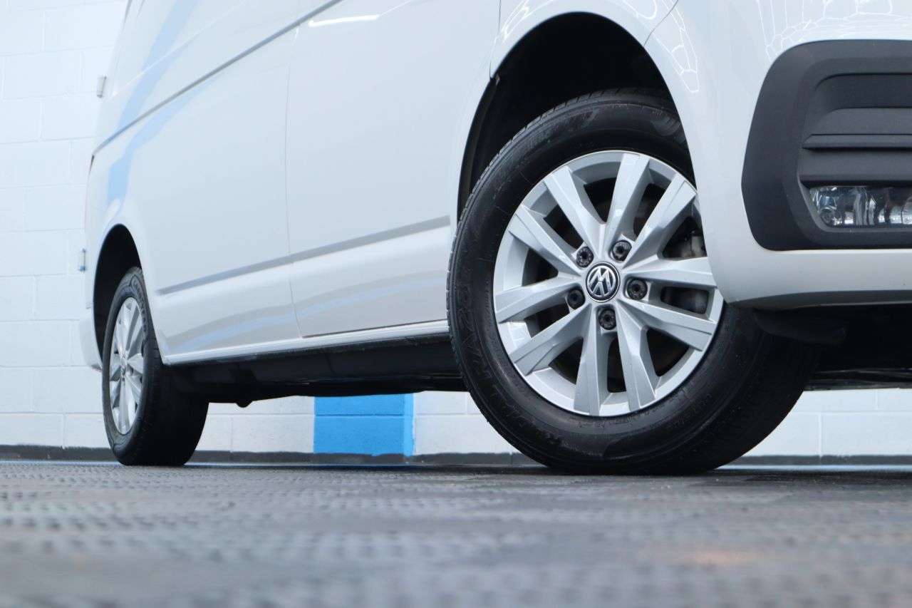 A 2021 VOLKSWAGEN TRANSPORTER 2.0 TDI T30 HIGHLINE PANEL VAN 5DR DIESEL MANUAL FWD SWB EURO 6 (S/S) (110 A 2021 VOLKSWAGEN TRANSPORTER 2.0 TDI T30 HIGHLINE PANEL VAN 5DR DIESEL MANUAL FWD SWB EURO 6 (S/S) (110