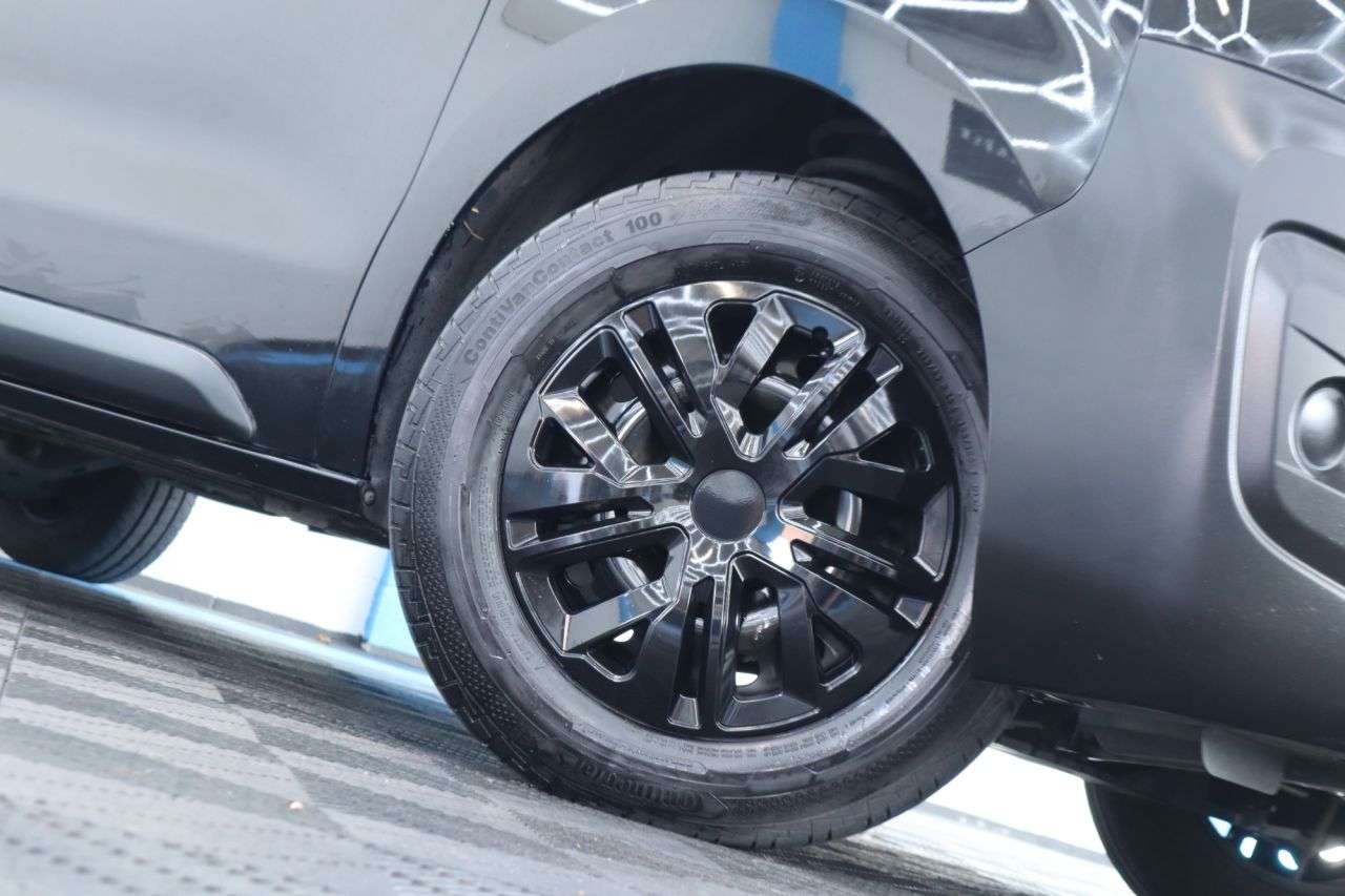 A 2021 PEUGEOT EXPERT 2.0 BlueHDi 1400 Professional Standard Panel Van 6dr Diesel Manual MWB Euro A 2021 PEUGEOT EXPERT 2.0 BlueHDi 1400 Professional Standard Panel Van 6dr Diesel Manual MWB Euro