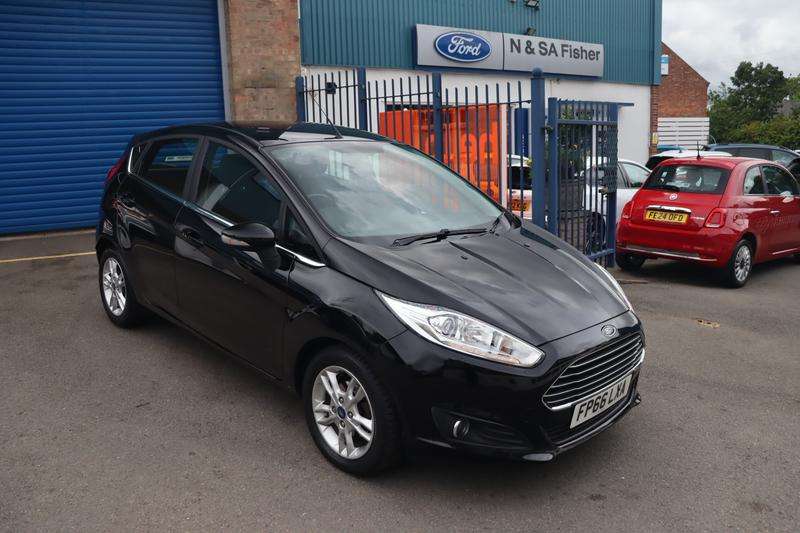 A 2016 FORD FIESTA 1.0T EcoBoost Zetec Hatchback 5dr Petrol Powershift Euro 6 (100 ps) A 2016 FORD FIESTA 1.0T EcoBoost Zetec Hatchback 5dr Petrol Powershift Euro 6 (100 ps)