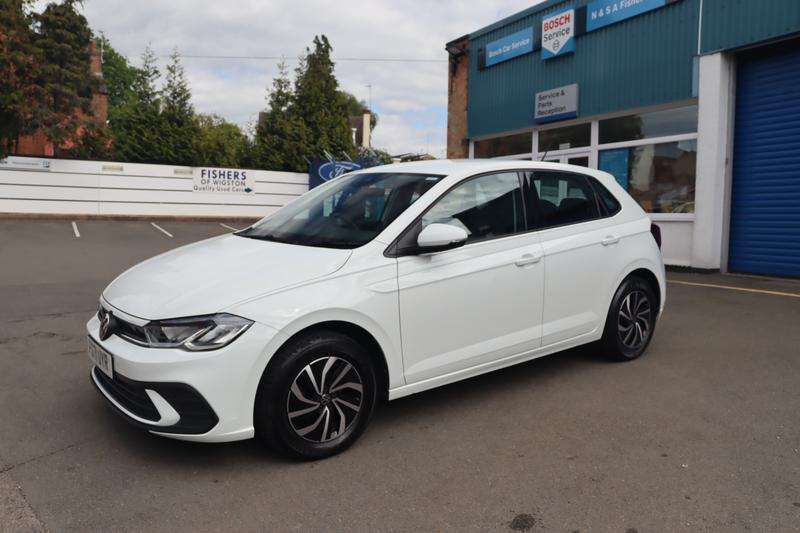 A 2021 VOLKSWAGEN POLO 1.0 TSI Life Hatchback 5dr Petrol Manual Euro 6 (s/s) (95 ps) A 2021 VOLKSWAGEN POLO 1.0 TSI Life Hatchback 5dr Petrol Manual Euro 6 (s/s) (95 ps)