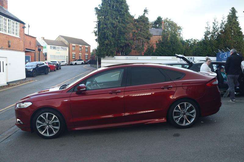 A 2017 FORD MONDEO 2.0 TDCi ST-Line X Hatchback 5dr Diesel Powershift Euro 6 (s/s) (180 ps) A 2017 FORD MONDEO 2.0 TDCi ST-Line X Hatchback 5dr Diesel Powershift Euro 6 (s/s) (180 ps)
