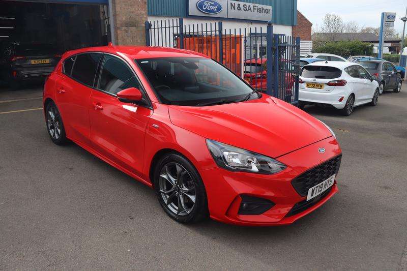 A 2019 FORD FOCUS 1.0T EcoBoost ST-Line Hatchback 5dr Petrol Auto Euro 6 (s/s) (125 ps) A 2019 FORD FOCUS 1.0T EcoBoost ST-Line Hatchback 5dr Petrol Auto Euro 6 (s/s) (125 ps)