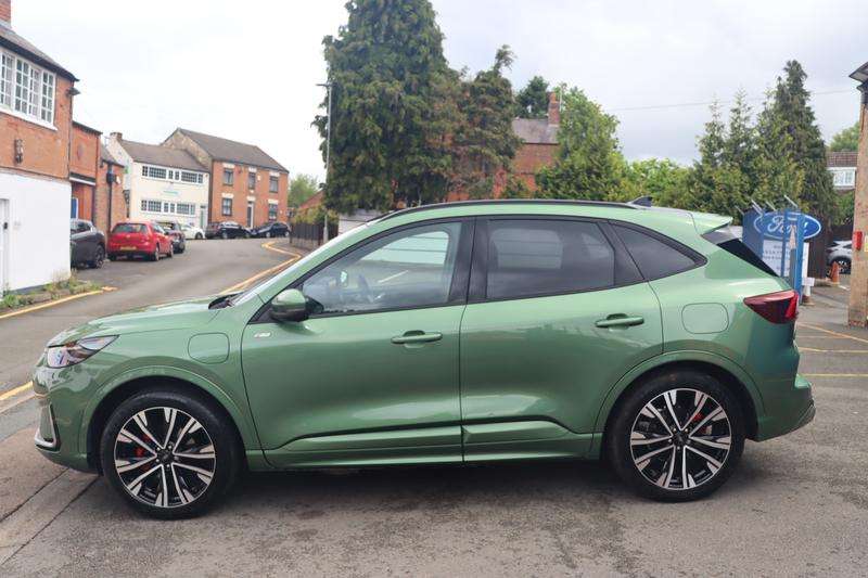 A 2025 FORD KUGA 2.5 Duratec 14.4kWh ST-Line X SUV 5dr Petrol Plug-in Hybrid CVT Euro 6 (s/s) (243 ps) A 2025 FORD KUGA 2.5 Duratec 14.4kWh ST-Line X SUV 5dr Petrol Plug-in Hybrid CVT Euro 6 (s/s) (243 ps)
