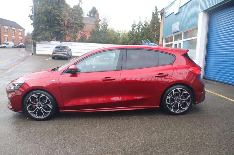A 2019 FORD FOCUS 1.5 EcoBlue ST-Line X Hatchback 5dr Diesel Auto Euro 6 (s/s) (120 ps) A 2019 FORD FOCUS 1.5 EcoBlue ST-Line X Hatchback 5dr Diesel Auto Euro 6 (s/s) (120 ps)