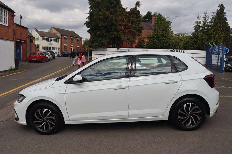 A 2021 VOLKSWAGEN POLO 1.0 TSI Life Hatchback 5dr Petrol Manual Euro 6 (s/s) (95 ps) A 2021 VOLKSWAGEN POLO 1.0 TSI Life Hatchback 5dr Petrol Manual Euro 6 (s/s) (95 ps)