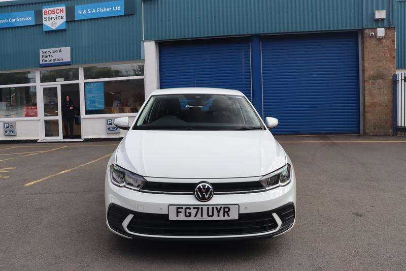 A 2021 VOLKSWAGEN POLO 1.0 TSI Life Hatchback 5dr Petrol Manual Euro 6 (s/s) (95 ps) A 2021 VOLKSWAGEN POLO 1.0 TSI Life Hatchback 5dr Petrol Manual Euro 6 (s/s) (95 ps)