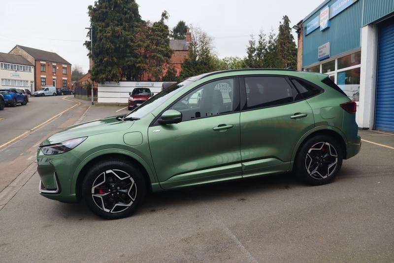 A 2025 FORD KUGA 2.5 Duratec 14.4kWh ST-Line X SUV 5dr Petrol Plug-in Hybrid CVT Euro 6 (s/s) (243 ps) A 2025 FORD KUGA 2.5 Duratec 14.4kWh ST-Line X SUV 5dr Petrol Plug-in Hybrid CVT Euro 6 (s/s) (243 ps)