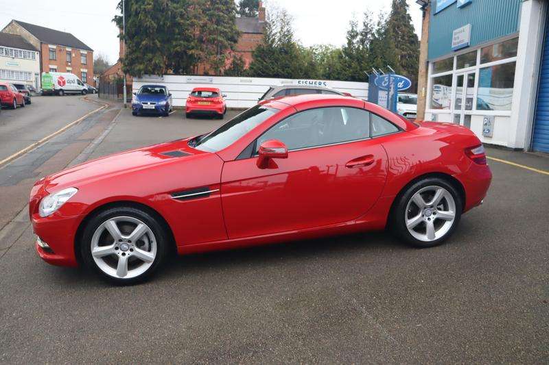 A 2011 MERCEDES-BENZ SLK 200 A 2011 MERCEDES-BENZ SLK 200