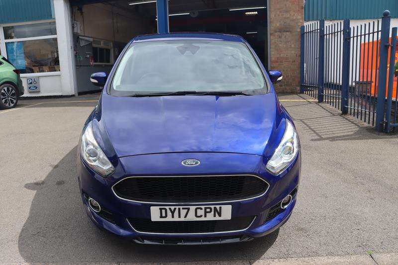 A 2017 FORD S-MAX 2.0 TDCi Titanium Sport MPV 5dr Diesel Powershift Euro 6 (s/s) (180 ps) A 2017 FORD S-MAX 2.0 TDCi Titanium Sport MPV 5dr Diesel Powershift Euro 6 (s/s) (180 ps)