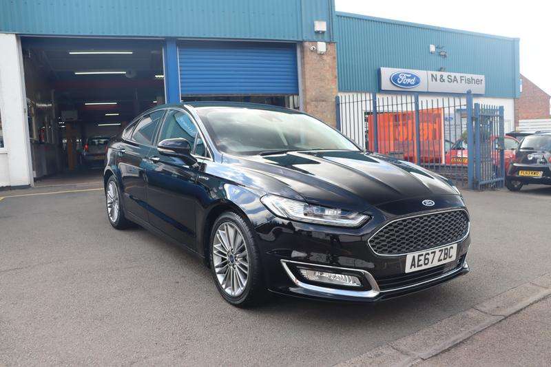 A 2017 FORD MONDEO 2.0 Duratec Hybrid HEV Vignale Saloon 4dr CVT Euro 6 (s/s) (187 ps) A 2017 FORD MONDEO 2.0 Duratec Hybrid HEV Vignale Saloon 4dr CVT Euro 6 (s/s) (187 ps)
