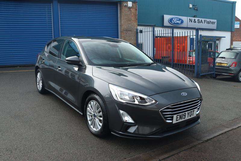 A 2019 FORD FOCUS 1.0T EcoBoost Titanium Hatchback 5dr Petrol Manual Euro 6 (s/s) (125 ps) A 2019 FORD FOCUS 1.0T EcoBoost Titanium Hatchback 5dr Petrol Manual Euro 6 (s/s) (125 ps)
