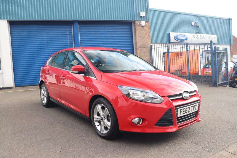 A 2012 FORD FOCUS 1.0T EcoBoost Zetec Hatchback 5dr Petrol Manual Euro 5 (s/s) (125 ps) A 2012 FORD FOCUS 1.0T EcoBoost Zetec Hatchback 5dr Petrol Manual Euro 5 (s/s) (125 ps)