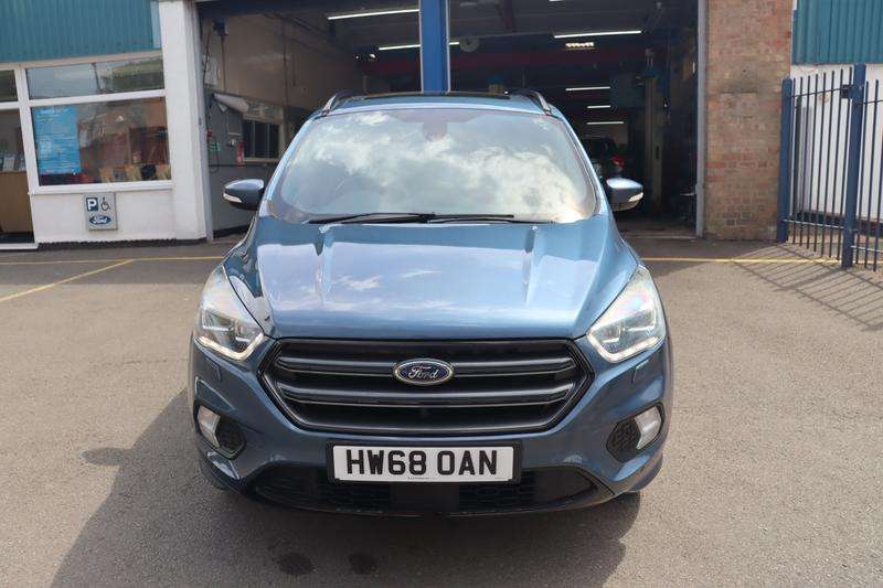 A 2018 FORD KUGA 2.0 TDCi ST-Line X SUV 5dr Diesel Manual AWD Euro 6 (s/s) (180 ps) A 2018 FORD KUGA 2.0 TDCi ST-Line X SUV 5dr Diesel Manual AWD Euro 6 (s/s) (180 ps)