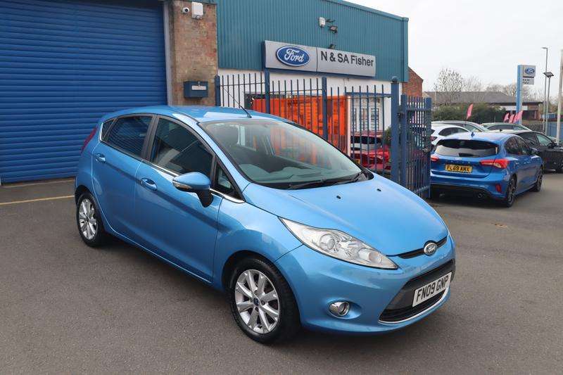 A 2009 FORD FIESTA 1.25 Zetec Hatchback 5dr Petrol Manual (133 g/km, 81 bhp) A 2009 FORD FIESTA 1.25 Zetec Hatchback 5dr Petrol Manual (133 g/km, 81 bhp)