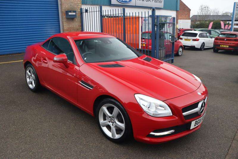 A 2011 MERCEDES-BENZ SLK 200 A 2011 MERCEDES-BENZ SLK 200