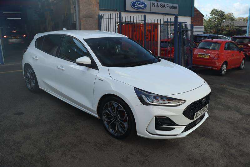A 2023 FORD FOCUS 1.0T EcoBoost ST-Line X Hatchback 5dr Petrol Manual Euro 6 (s/s) (125 ps) A 2023 FORD FOCUS 1.0T EcoBoost ST-Line X Hatchback 5dr Petrol Manual Euro 6 (s/s) (125 ps)