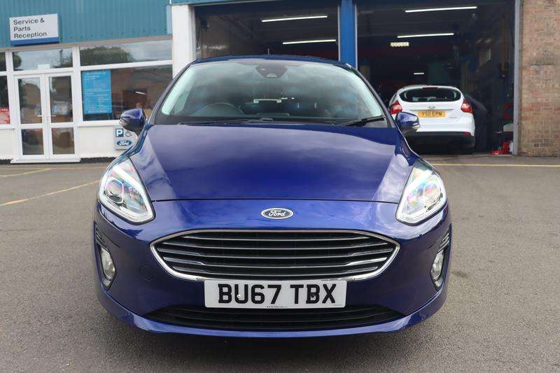 A 2017 FORD FIESTA 1.0T EcoBoost Zetec Hatchback 3dr Petrol Manual Euro 6 (s/s) (100 ps) A 2017 FORD FIESTA 1.0T EcoBoost Zetec Hatchback 3dr Petrol Manual Euro 6 (s/s) (100 ps)