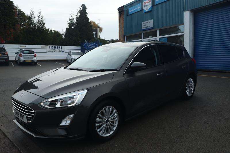 A 2019 FORD FOCUS 1.0T EcoBoost Titanium Hatchback 5dr Petrol Manual Euro 6 (s/s) (125 ps) A 2019 FORD FOCUS 1.0T EcoBoost Titanium Hatchback 5dr Petrol Manual Euro 6 (s/s) (125 ps)
