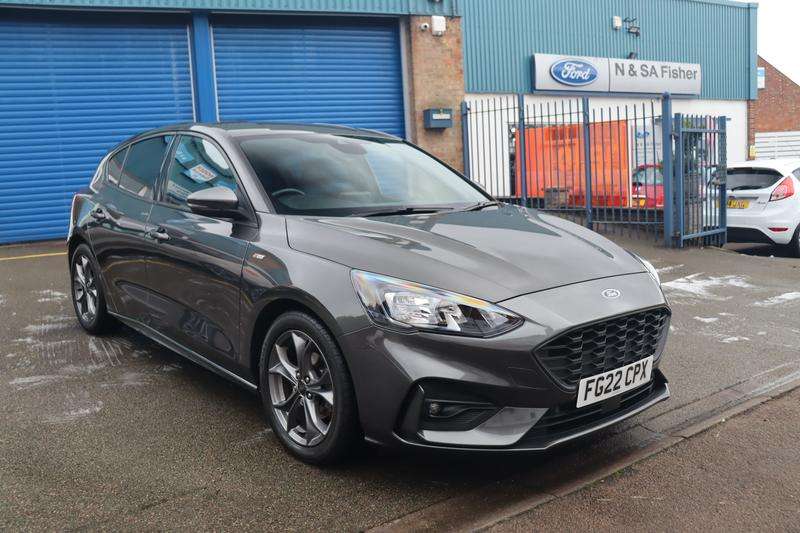 A 2022 FORD FOCUS 1.0T EcoBoost MHEV ST-Line Edition Hatchback 5dr Petrol Manual Euro 6 (s/s) (155 ps) A 2022 FORD FOCUS 1.0T EcoBoost MHEV ST-Line Edition Hatchback 5dr Petrol Manual Euro 6 (s/s) (155 ps)