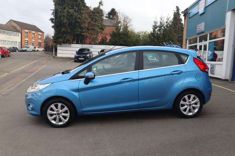 A 2009 FORD FIESTA 1.25 Zetec Hatchback 5dr Petrol Manual (133 g/km, 81 bhp) A 2009 FORD FIESTA 1.25 Zetec Hatchback 5dr Petrol Manual (133 g/km, 81 bhp)