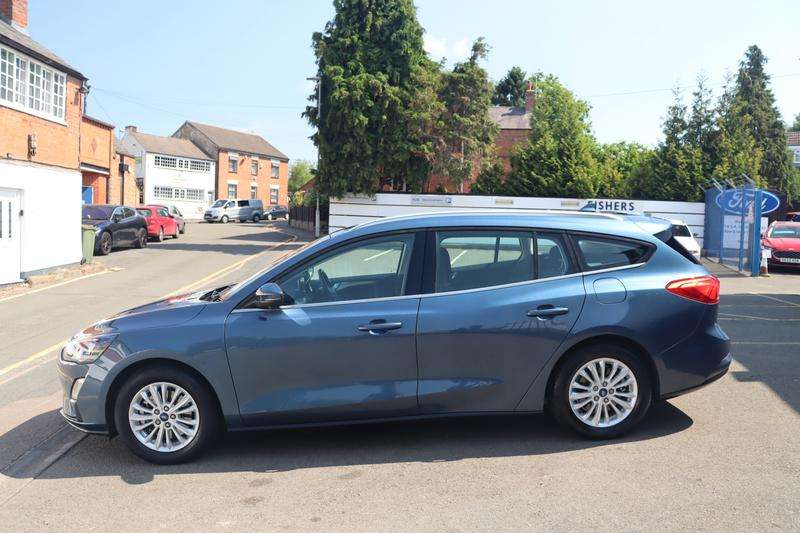 A 2021 FORD FOCUS 1.0T EcoBoost Titanium Estate 5dr Petrol Auto Euro 6 (s/s) (125 ps) A 2021 FORD FOCUS 1.0T EcoBoost Titanium Estate 5dr Petrol Auto Euro 6 (s/s) (125 ps)