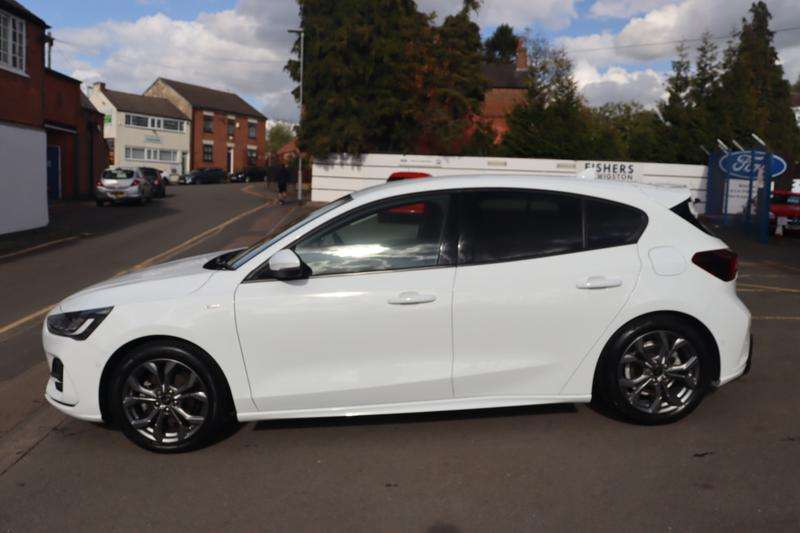 A 2022 FORD FOCUS 1.0T EcoBoost ST-Line Style Hatchback 5dr Petrol Manual Euro 6 (s/s) (125 ps) A 2022 FORD FOCUS 1.0T EcoBoost ST-Line Style Hatchback 5dr Petrol Manual Euro 6 (s/s) (125 ps)