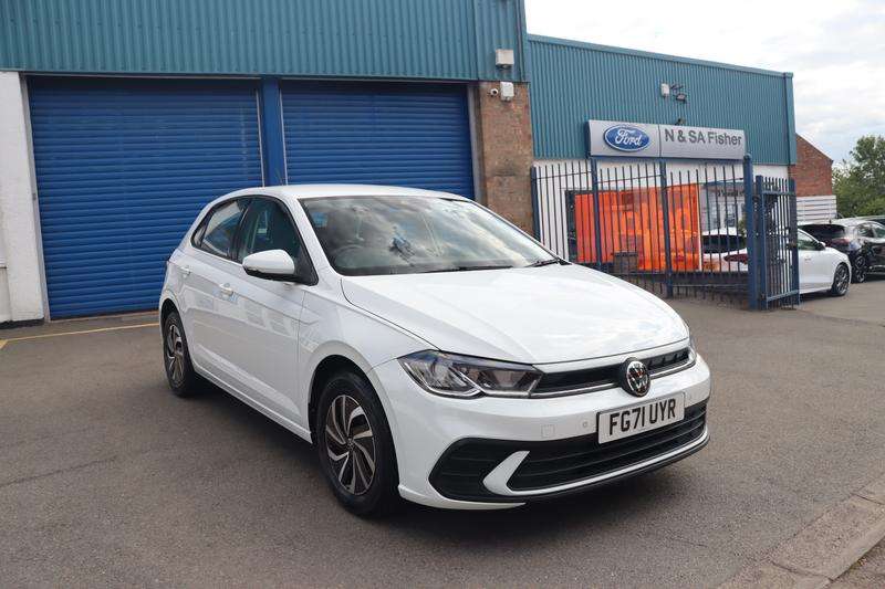 A 2021 VOLKSWAGEN POLO 1.0 TSI Life Hatchback 5dr Petrol Manual Euro 6 (s/s) (95 ps) A 2021 VOLKSWAGEN POLO 1.0 TSI Life Hatchback 5dr Petrol Manual Euro 6 (s/s) (95 ps)