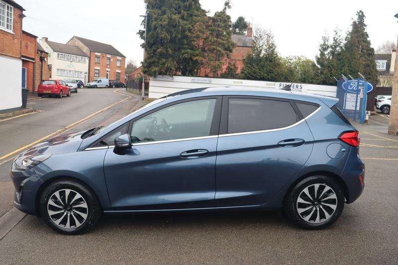 A 2023 FORD FIESTA 1.0T EcoBoost MHEV Titanium Hatchback 5dr Petrol Hybrid DCT Euro 6 (s/s) (125 ps) A 2023 FORD FIESTA 1.0T EcoBoost MHEV Titanium Hatchback 5dr Petrol Hybrid DCT Euro 6 (s/s) (125 ps)