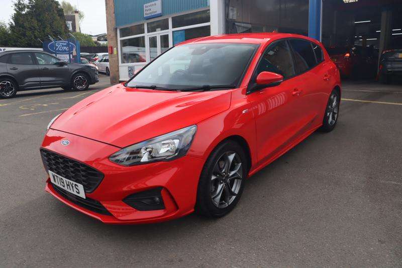 A 2019 FORD FOCUS 1.0T EcoBoost ST-Line Hatchback 5dr Petrol Auto Euro 6 (s/s) (125 ps) A 2019 FORD FOCUS 1.0T EcoBoost ST-Line Hatchback 5dr Petrol Auto Euro 6 (s/s) (125 ps)