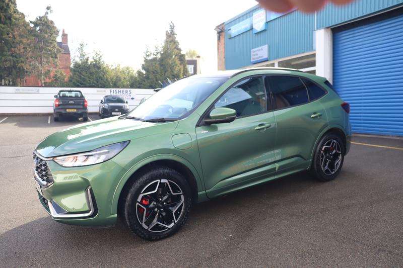 A 2025 FORD KUGA 2.5 Duratec 14.4kWh ST-Line X SUV 5dr Petrol Plug-in Hybrid CVT Euro 6 (s/s) (243 ps) A 2025 FORD KUGA 2.5 Duratec 14.4kWh ST-Line X SUV 5dr Petrol Plug-in Hybrid CVT Euro 6 (s/s) (243 ps)