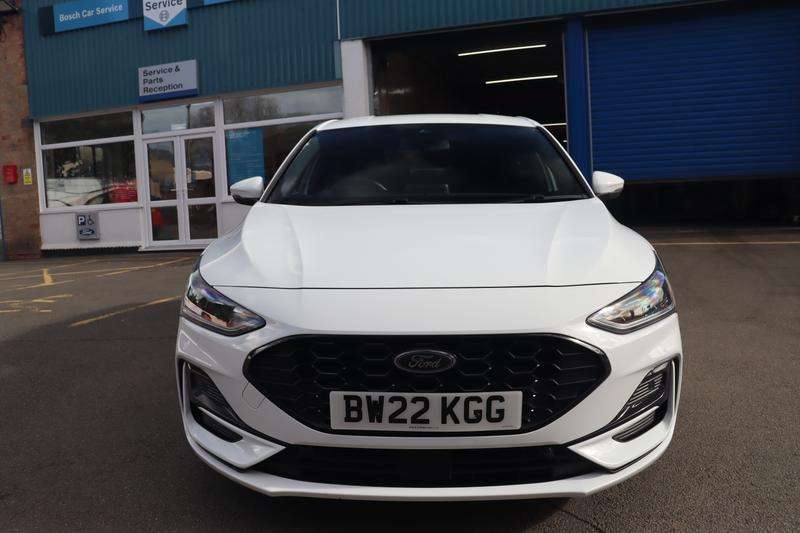 A 2022 FORD FOCUS 1.0T EcoBoost ST-Line Style Hatchback 5dr Petrol Manual Euro 6 (s/s) (125 ps) A 2022 FORD FOCUS 1.0T EcoBoost ST-Line Style Hatchback 5dr Petrol Manual Euro 6 (s/s) (125 ps)