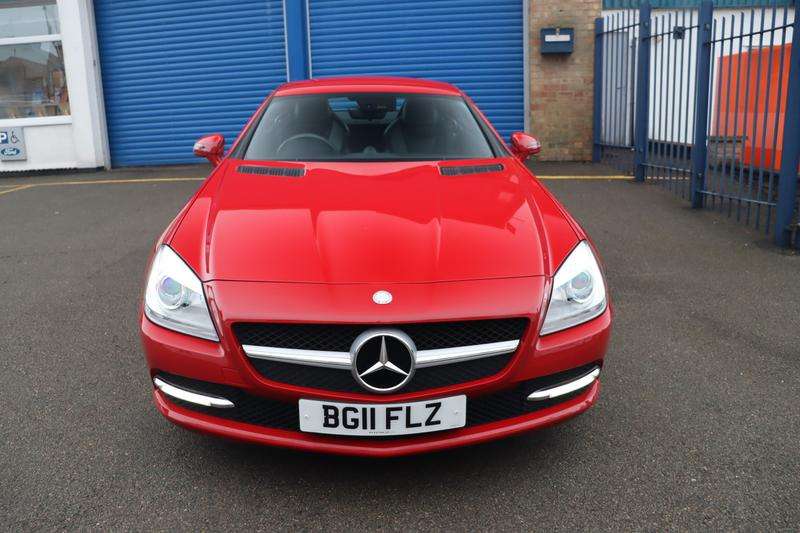 A 2011 MERCEDES-BENZ SLK 200 A 2011 MERCEDES-BENZ SLK 200