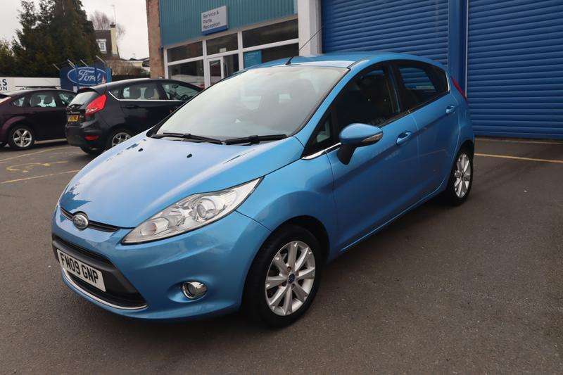 A 2009 FORD FIESTA 1.25 Zetec Hatchback 5dr Petrol Manual (133 g/km, 81 bhp) A 2009 FORD FIESTA 1.25 Zetec Hatchback 5dr Petrol Manual (133 g/km, 81 bhp)