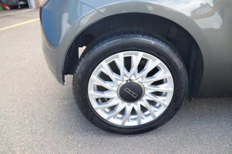2018 FIAT 500 2018 FIAT 500