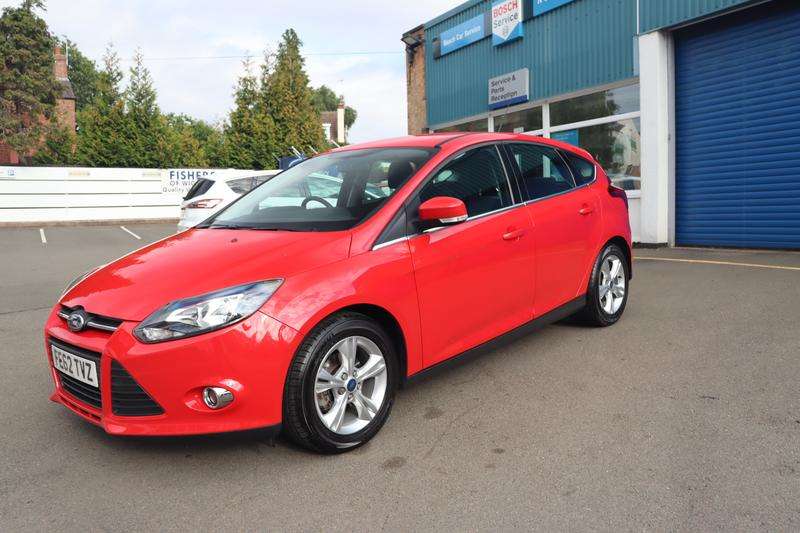 A 2012 FORD FOCUS 1.0T EcoBoost Zetec Hatchback 5dr Petrol Manual Euro 5 (s/s) (125 ps) A 2012 FORD FOCUS 1.0T EcoBoost Zetec Hatchback 5dr Petrol Manual Euro 5 (s/s) (125 ps)
