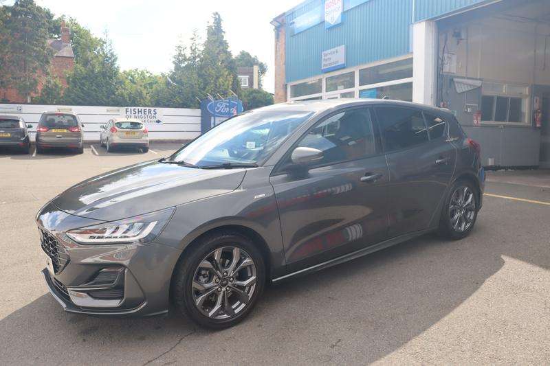 A 2022 FORD FOCUS 1.0T EcoBoost ST-Line Hatchback 5dr Petrol Manual Euro 6 (s/s) (125 ps) A 2022 FORD FOCUS 1.0T EcoBoost ST-Line Hatchback 5dr Petrol Manual Euro 6 (s/s) (125 ps)
