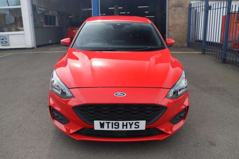 A 2019 FORD FOCUS 1.0T EcoBoost ST-Line Hatchback 5dr Petrol Auto Euro 6 (s/s) (125 ps) A 2019 FORD FOCUS 1.0T EcoBoost ST-Line Hatchback 5dr Petrol Auto Euro 6 (s/s) (125 ps)