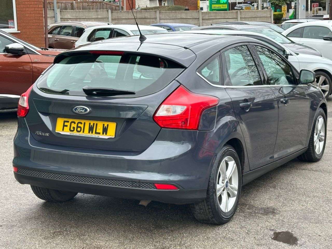 A 2011 FORD FOCUS 1.6 Zetec Hatchback 5dr Petrol Manual Euro 5 (125 ps) A 2011 FORD FOCUS 1.6 Zetec Hatchback 5dr Petrol Manual Euro 5 (125 ps)