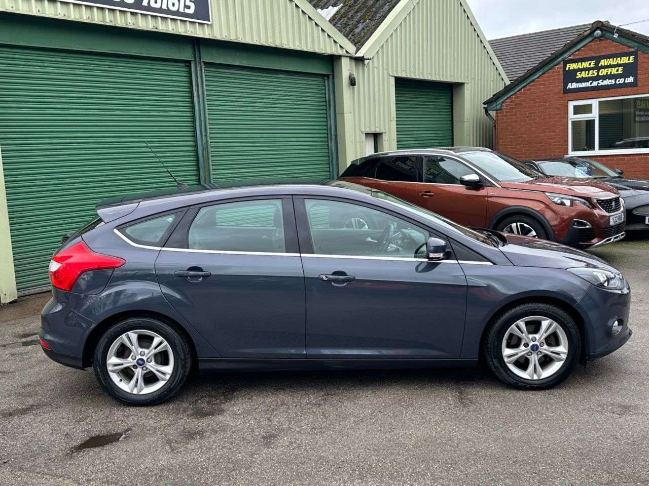 A 2011 FORD FOCUS 1.6 Zetec Hatchback 5dr Petrol Manual Euro 5 (125 ps) A 2011 FORD FOCUS 1.6 Zetec Hatchback 5dr Petrol Manual Euro 5 (125 ps)