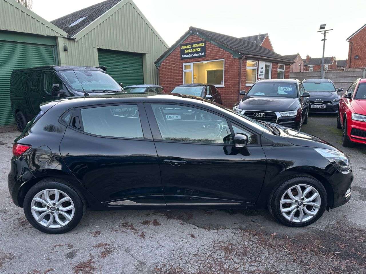 2017 RENAULT CLIO 2017 RENAULT CLIO