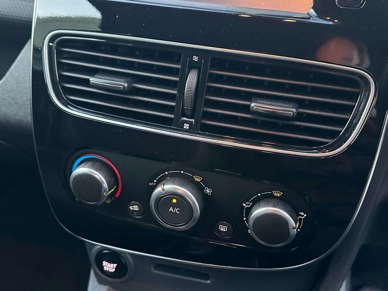 2017 RENAULT CLIO 2017 RENAULT CLIO