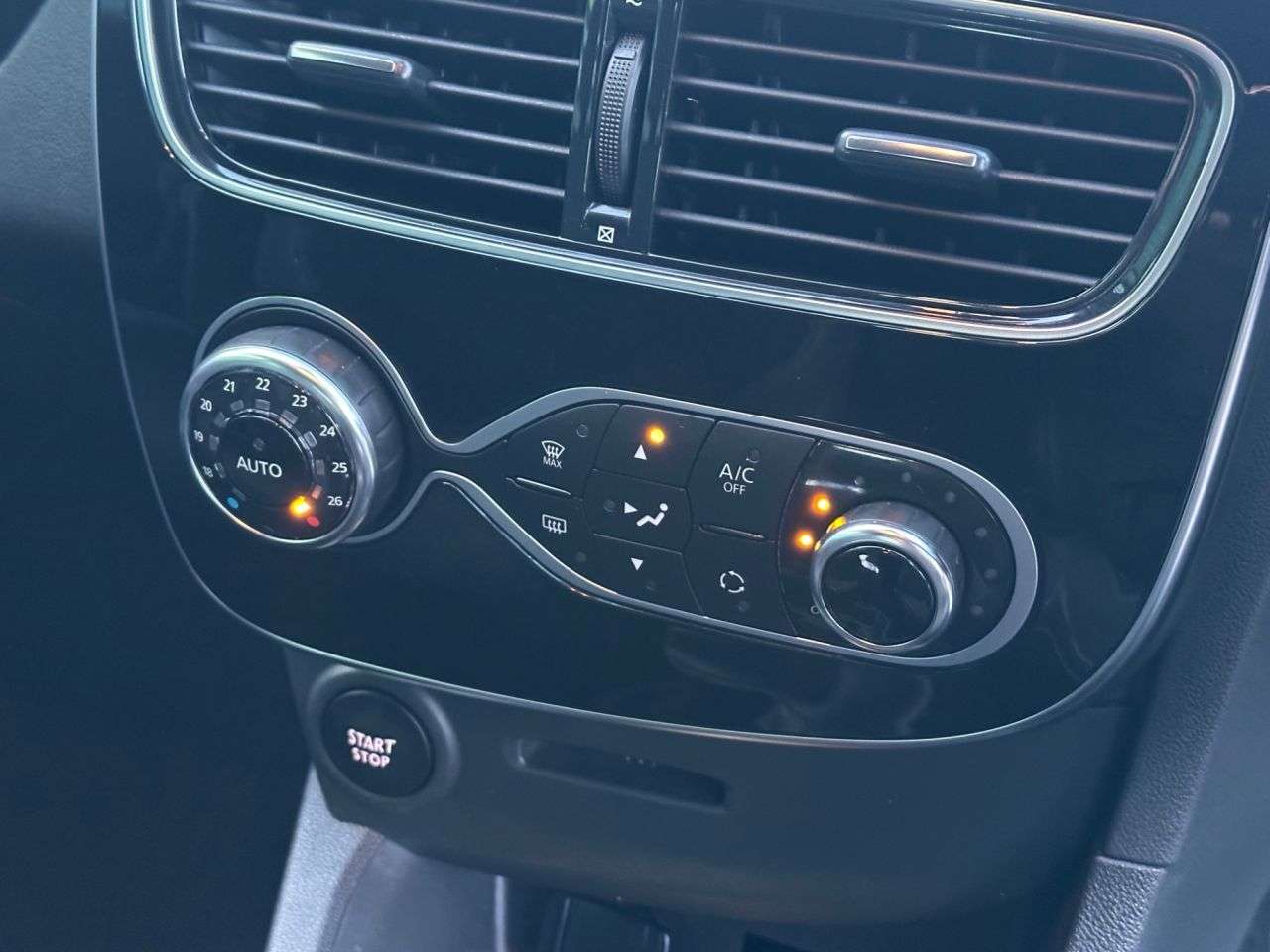 2018 RENAULT CLIO 2018 RENAULT CLIO