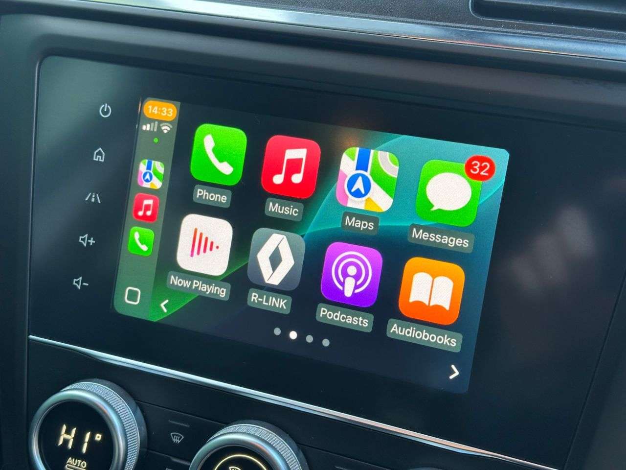 A 2019 RENAULT KADJAR 1.3 TCe Iconic SUV 5dr Petrol Manual Euro 6 (s/s) (140 ps) A 2019 RENAULT KADJAR 1.3 TCe Iconic SUV 5dr Petrol Manual Euro 6 (s/s) (140 ps)