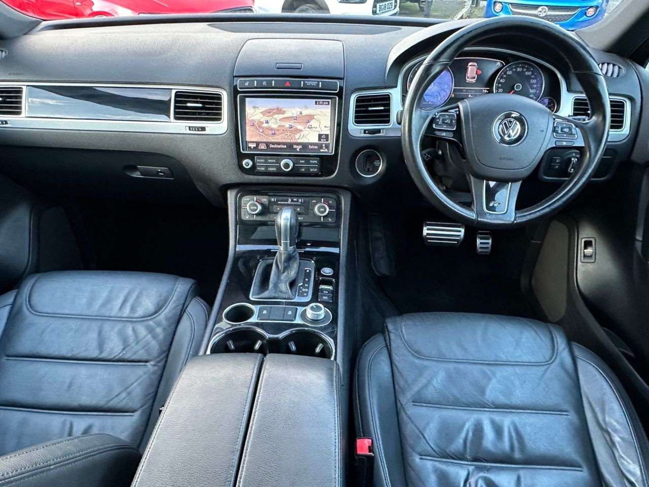 A 2017 VOLKSWAGEN TOUAREG 3.0 TDI V6 R-Line Plus SUV 5dr Diesel Tiptronic 4WD Euro 6 (s/s) (262 ps) A 2017 VOLKSWAGEN TOUAREG 3.0 TDI V6 R-Line Plus SUV 5dr Diesel Tiptronic 4WD Euro 6 (s/s) (262 ps)