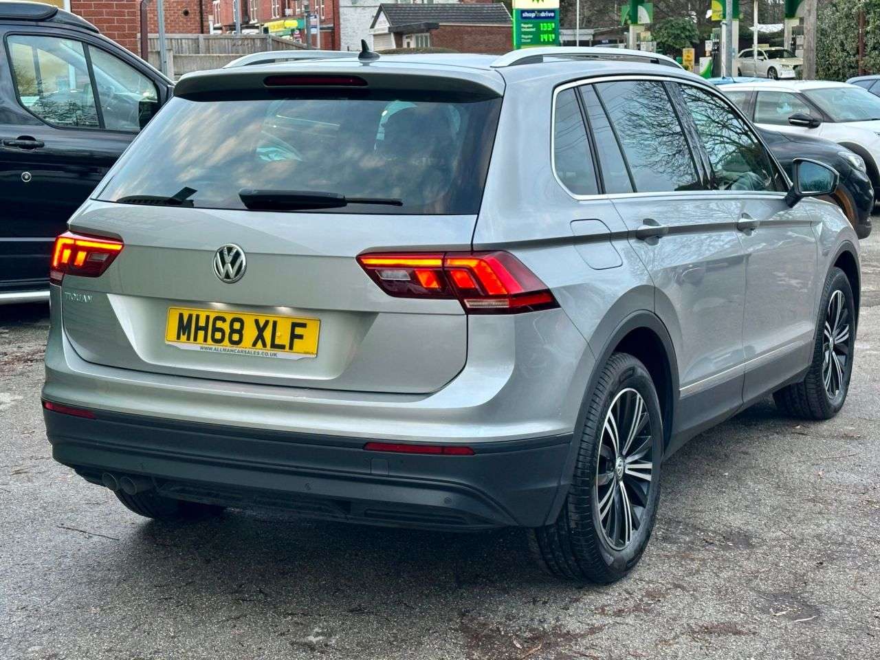 A 2019 VOLKSWAGEN TIGUAN 2.0 TDI SE Navigation SUV 5dr Diesel DSG Euro 6 (s/s) (150 ps) A 2019 VOLKSWAGEN TIGUAN 2.0 TDI SE Navigation SUV 5dr Diesel DSG Euro 6 (s/s) (150 ps)